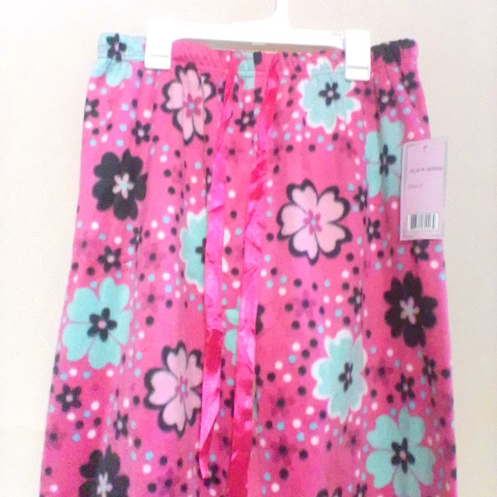 Women's PJs - Picture 4 of 6